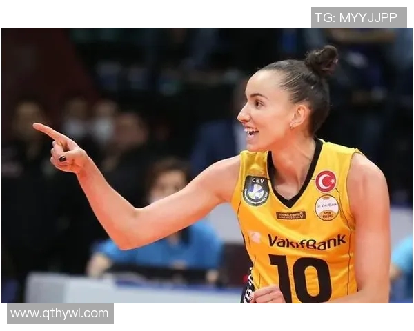 红发女球星的魅力与激情展现足球场上的风采与个性 红发女球星的魅力与激情展现足球场上的风采与个性